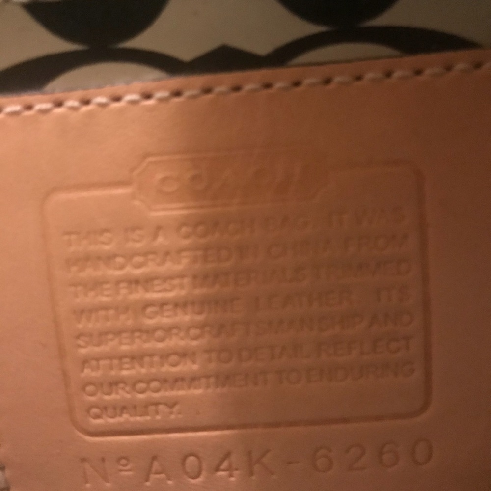 Handbag - Picture 7 of 8